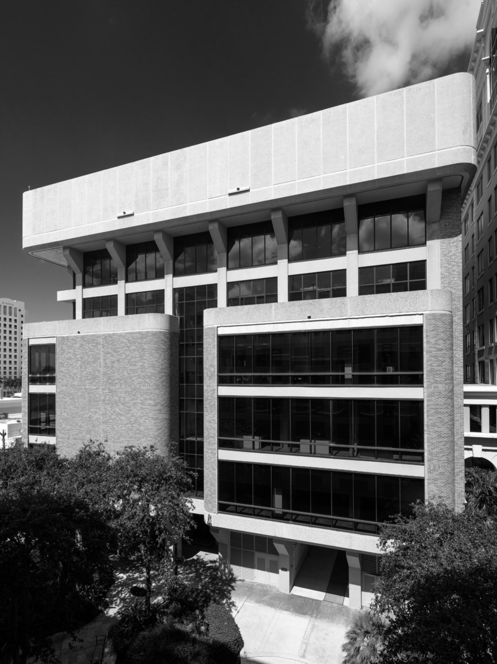 2555 Ponce de Leon Boulevard, the former Flagship National Bank of Miami, designed in 1964. Photo Credit: Robin Hill.
